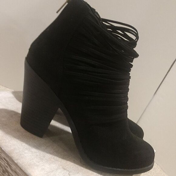 👍 Fergalicious Booties Size 7.5W.   A6 - Picture 1 of 8
